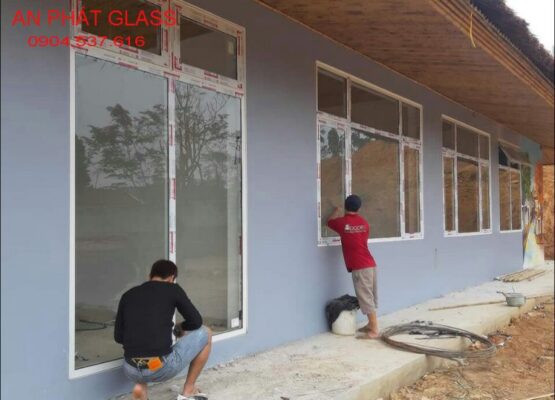 sua cua nhom cua kinh 768x554 1